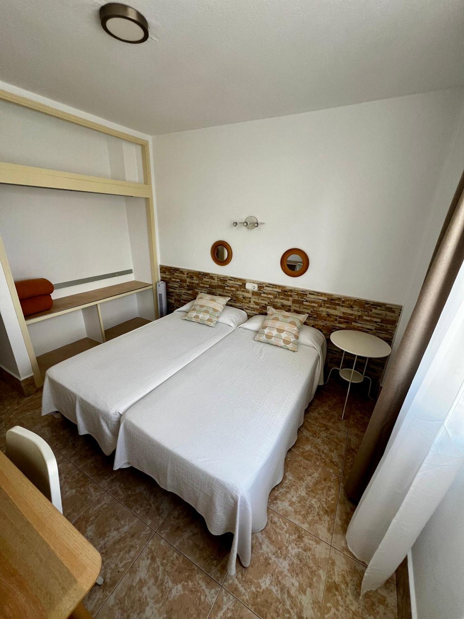 ארסיפה Hostal Residencia Cardona מראה חיצוני תמונה